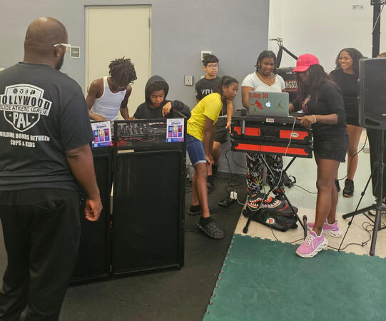 DJ Bump brought his Setup to teach how he Djs!